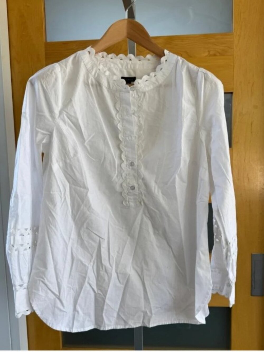 Talbots Scalloped Edges Long Sleeves White Blouse. Medium. NWT